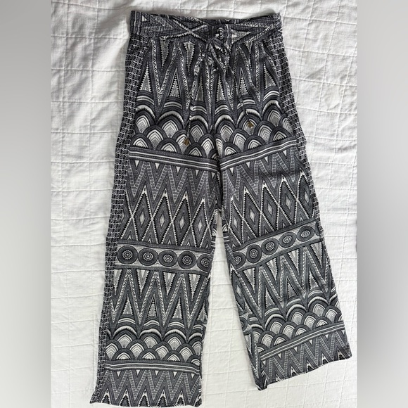 H&M Pants - H&M Black and White Geometric print Wide Leg Pants summer pants festival EUC